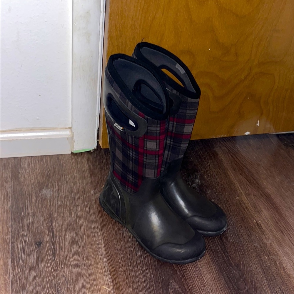 Red and gray bog rain boots good condition size 6